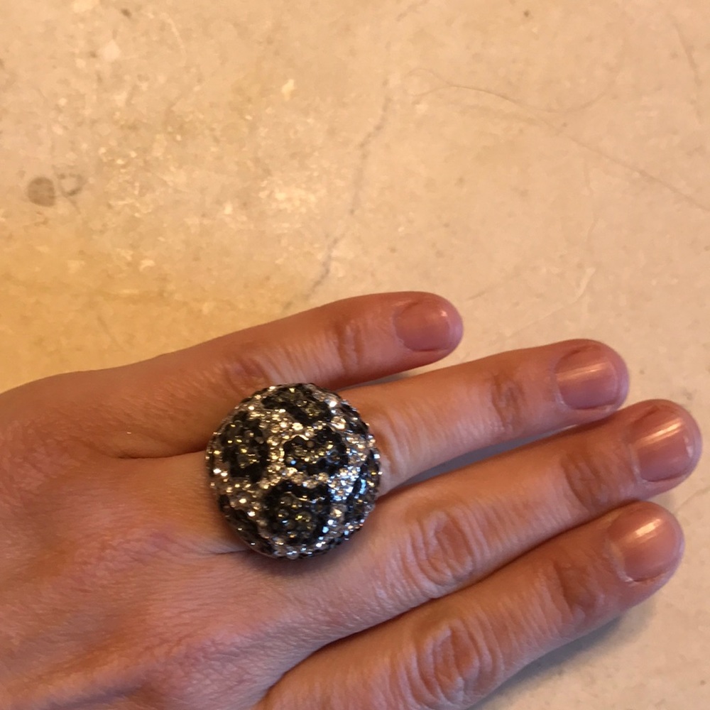 Round leopard print ring